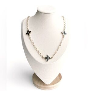 Elegant Gold and Black Flower Necklace